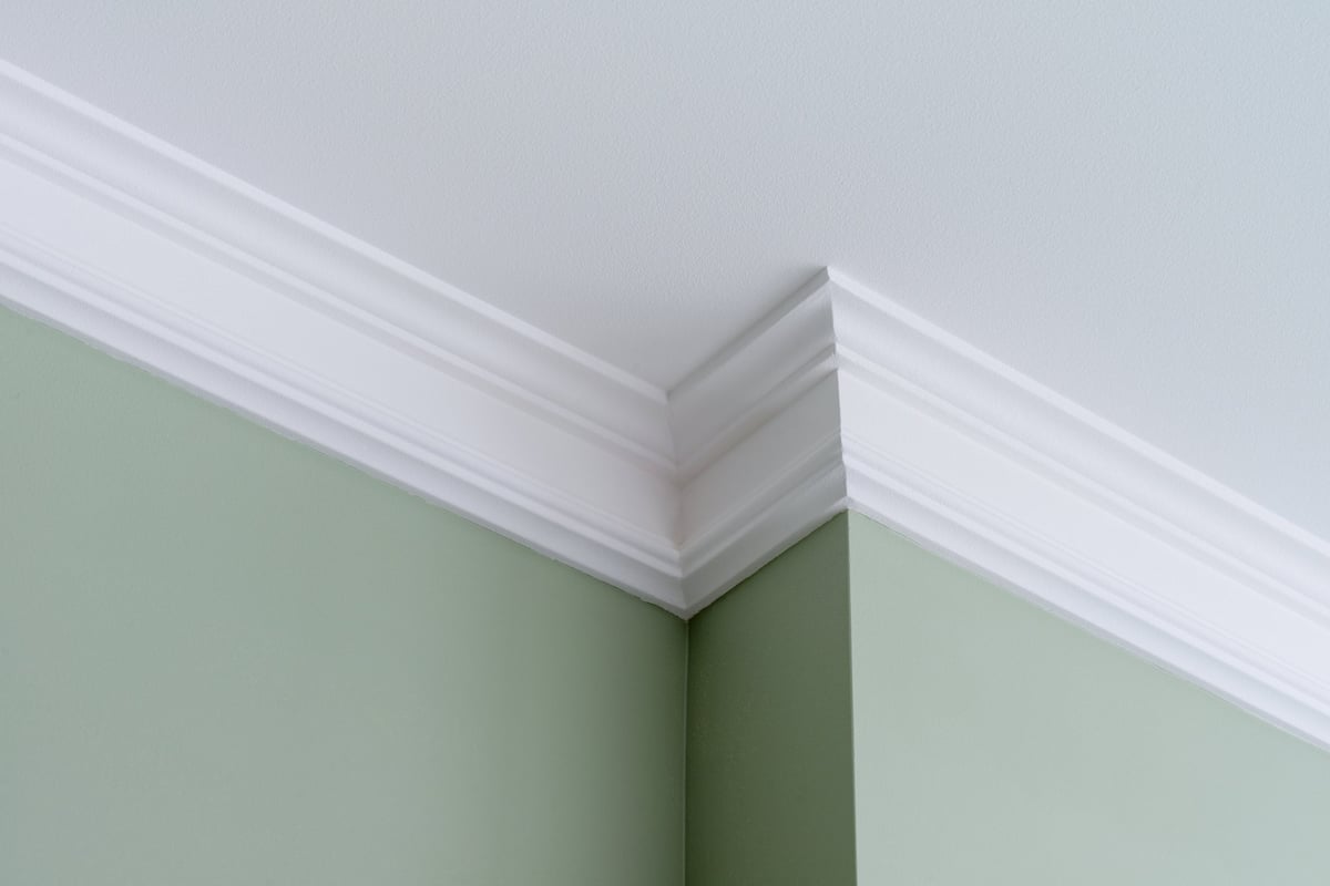 Ceiling moldings in the interior, a detail of intricate corner